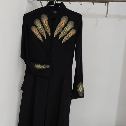 مانتو گل دوزی شده نگین دار مدل طاووسی